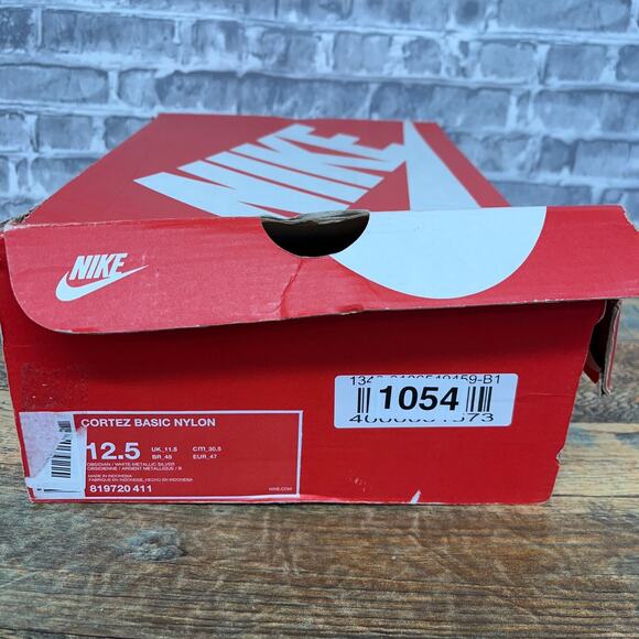 Athletic_Shoes